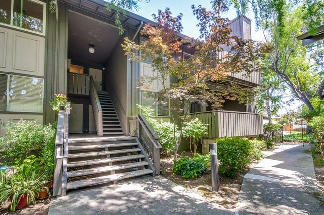 50 E Middlefield Rd in Mountain View, CA - Building Photo - Building Photo