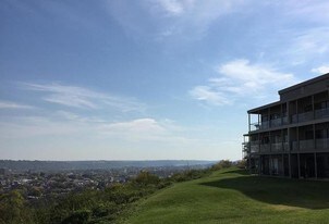 Bluffs at Devou Park Apartamentos