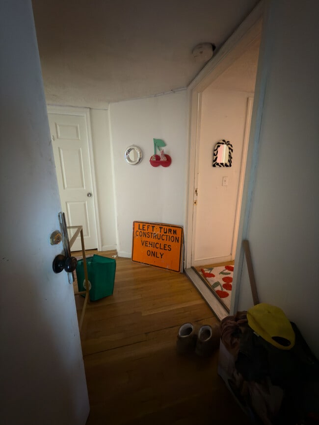 26 Greylock Rd, Unit 3 in Boston, MA - Foto de edificio - Building Photo