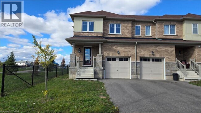 11 Armes St in Hamilton, ON - Building Photo - Building Photo