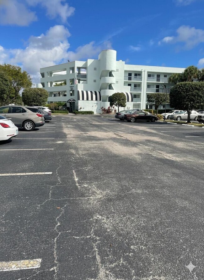 6698 10th Ave N in Greenacres, FL - Building Photo - Building Photo