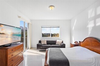 10770 NW 66th St in Doral, FL - Building Photo - Building Photo