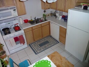 5511 N Chester Ave, Unit 32 in Chicago, IL - Building Photo - Building Photo