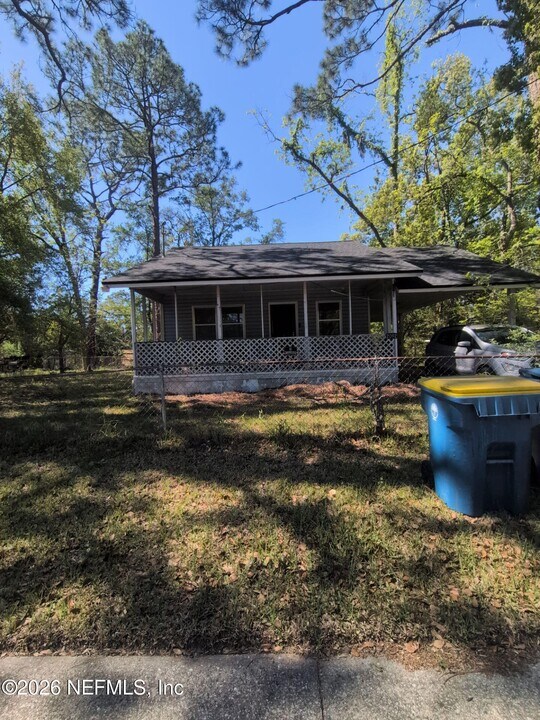 2092 Benedict Rd in Jacksonville, FL - Building Photo