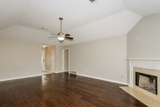 6940 Brady Hill Dr in Cordova, TN - Foto de edificio - Building Photo