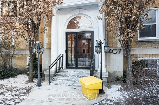 property at 407 Elgin St