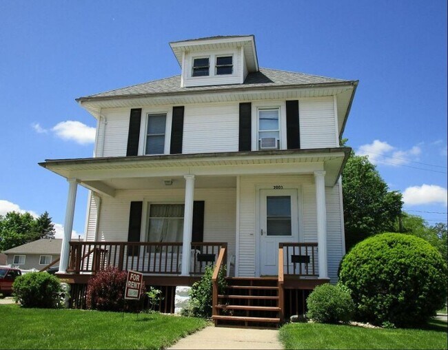 2003 Main St in Cedar Falls, IA - Building Photo - Building Photo