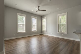 354 E 10th St in Fayetteville, AR - Building Photo - Building Photo