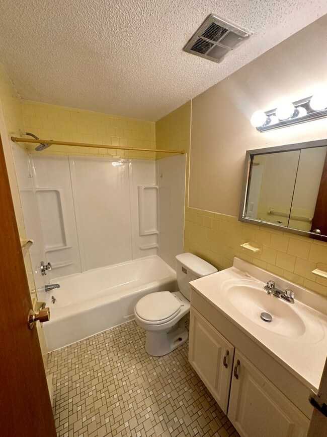 55 Grant St, Unit 2 in Somerville, MA - Foto de edificio - Building Photo