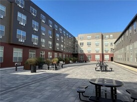 327 Pine St in Pawtucket, RI - Building Photo