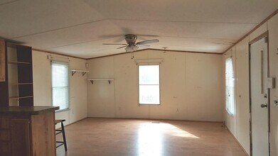 13289 FM Rd 2432 in Willis, TX - Foto de edificio - Building Photo