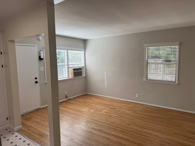 1139 Amoroso Pl, Unit 1139 in Venice, CA - Building Photo - Building Photo