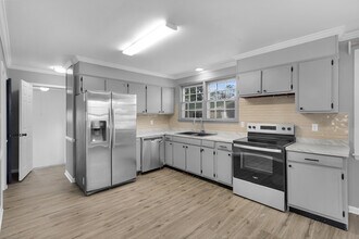 817 Edgewood Dr in Jacksonville, NC - Building Photo - Building Photo