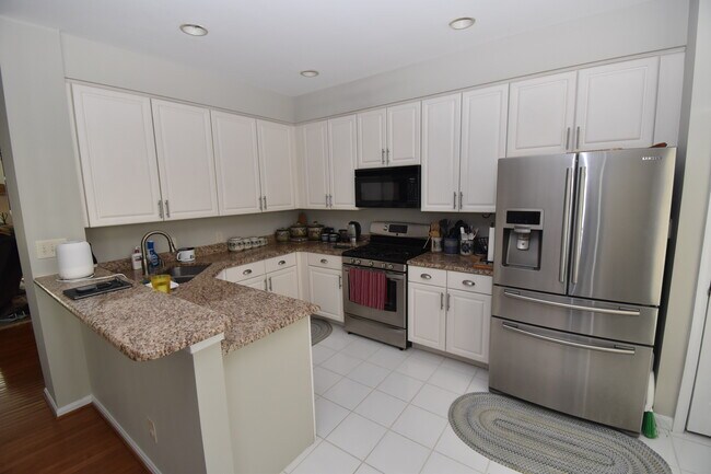 6005 Ricketts Walk in Alexandria, VA - Building Photo - Building Photo