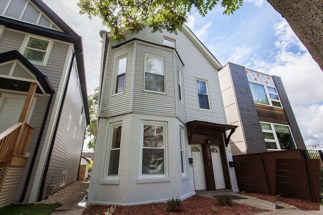 2963 W Nelson St, Unit Three