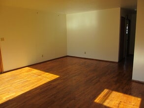 905 W 10th St, Unit 905 in The Dalles, OR - Building Photo - Building Photo