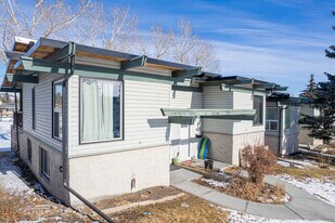 110 Braxton Pl SW in Calgary, AB - Building Photo