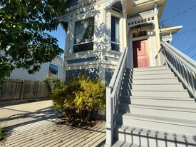 1054 24th St, Unit A in Oakland, CA - Building Photo