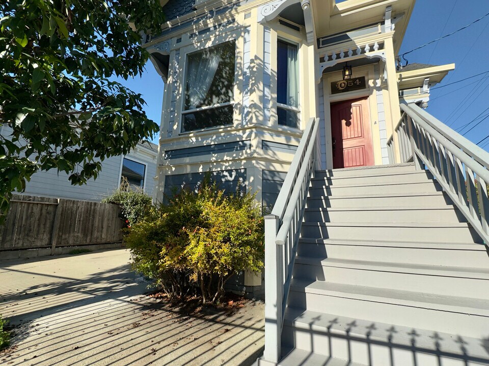 1054 24th St, Unit A in Oakland, CA - Building Photo