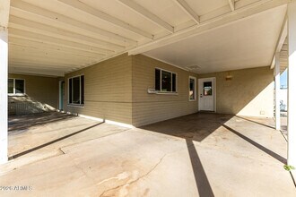 3930 E Oak St in Phoenix, AZ - Foto de edificio - Building Photo