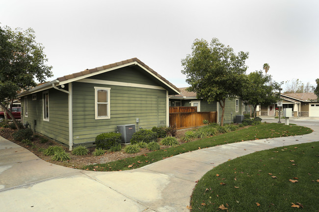 Raincross Cottages in Riverside, CA - Building Photo - Building Photo