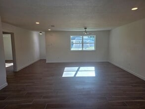 803 Coleman St in Dayton, TX - Building Photo - Building Photo