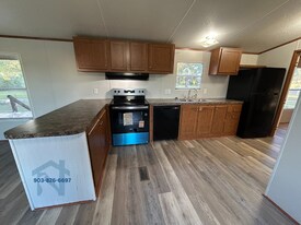 358 County Rd in Atlanta, TX - Building Photo