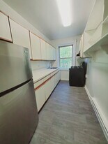 104 Woodside Green in Stamford, CT - Building Photo