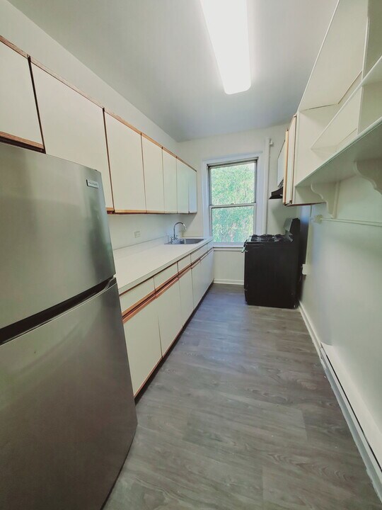 104 Woodside Green in Stamford, CT - Building Photo