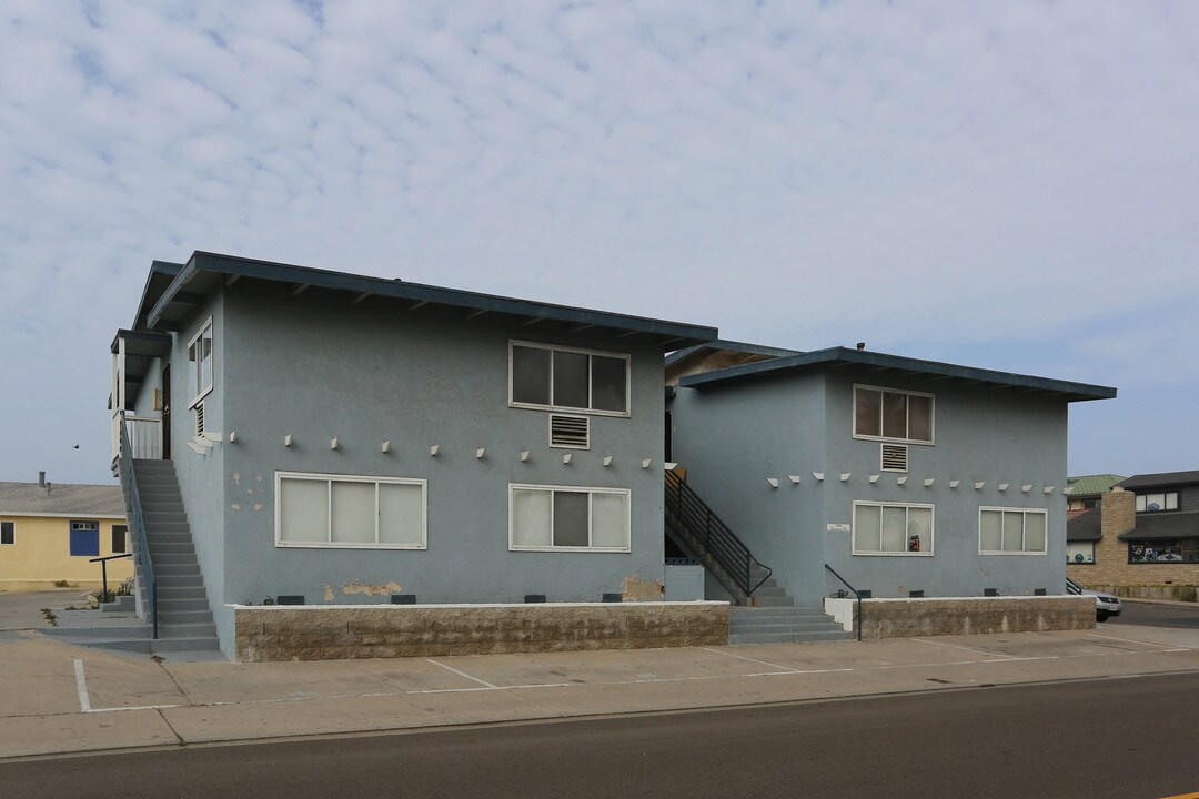 1046 Seacoast Dr in Imperial Beach, CA - Foto de edificio