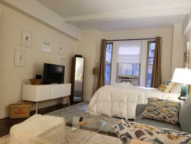 24 Fifth Avenue, Unit Apt. 521 in New York, NY - Building Photo - Building Photo