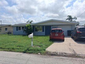 8846 Chilton Dr in Port Richey, FL - Building Photo
