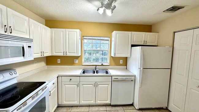 13880 York Ct in Wellington, FL - Building Photo - Building Photo