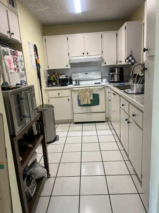 2735 W 52nd St, Unit 502 in Hialeah, FL - Foto de edificio