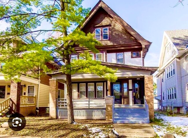 2463 N 45th St, Unit UPPER