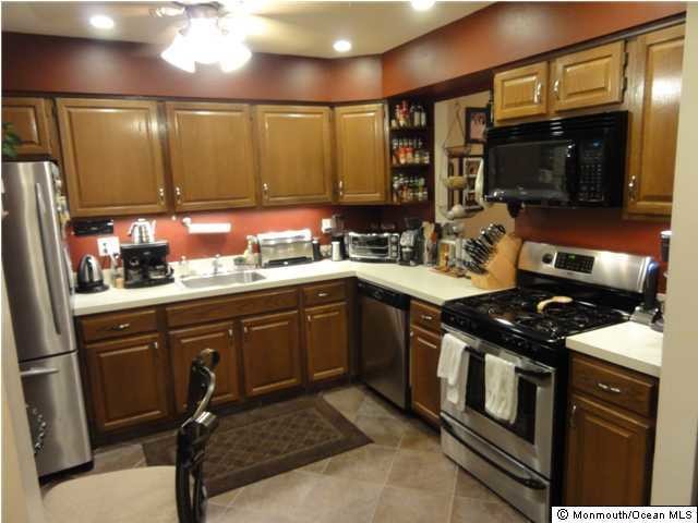 45 Liverpool Ct in Freehold Township, NJ - Building Photo - Building Photo