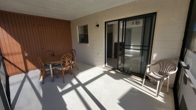 369 Diamond St, Unit B in Deltona, FL - Foto de edificio - Building Photo