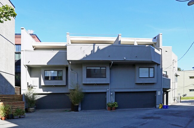 3451-3467 Porter St in Vancouver, BC - Building Photo - Building Photo