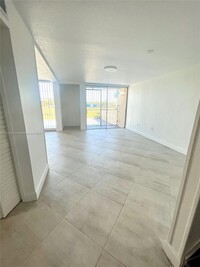 9175 Fontainebleau Blvd in Miami, FL - Building Photo - Building Photo