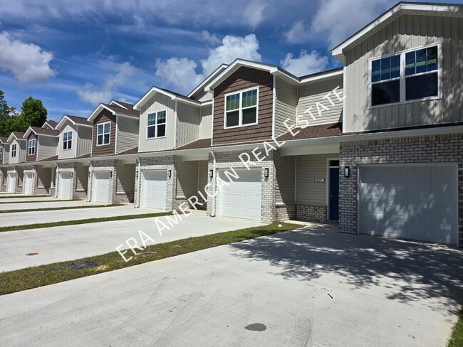 833 Jonleen Dr in Fort Walton Beach, FL - Building Photo - Building Photo