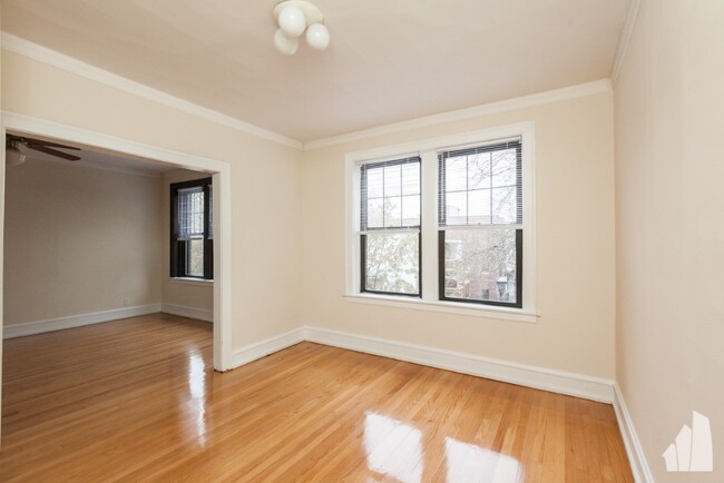 1424 W Byron St, Unit #1 in Chicago, IL - Foto de edificio - Building Photo