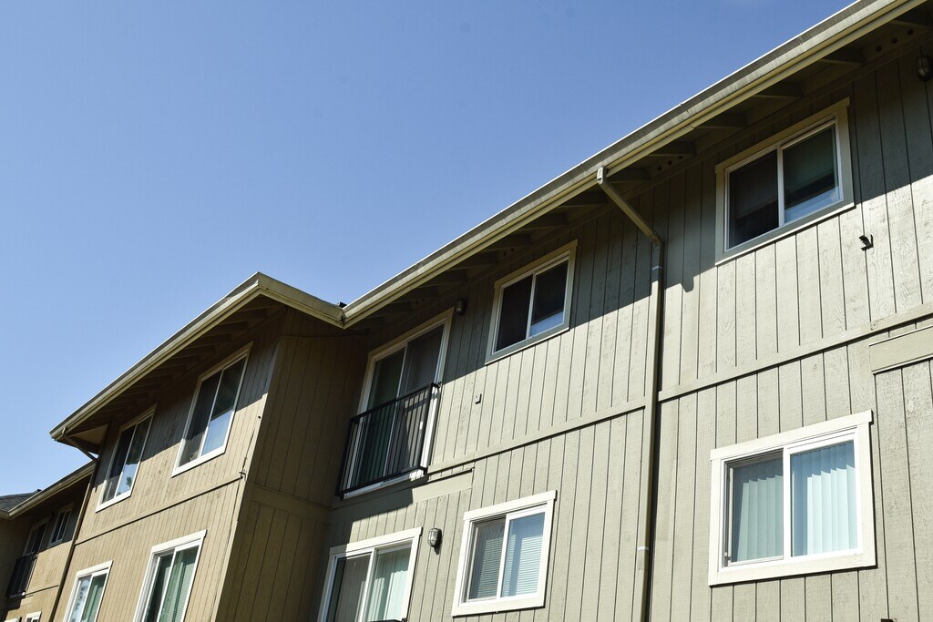 Halsey Summit Apartments in Portland, OR