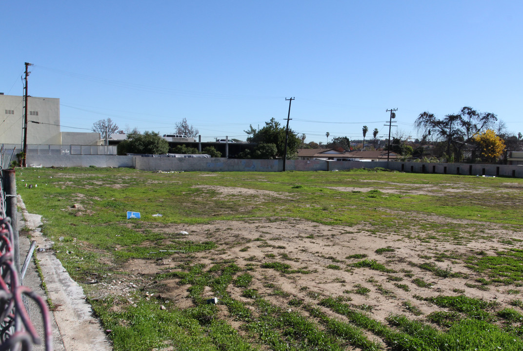 126 S Garfield Ave in Monterey Park, CA - Building Photo