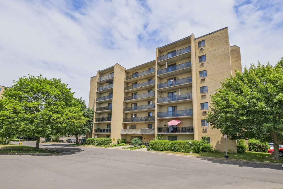 Webster in London, ON - Building Photo