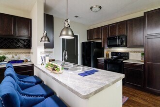 Taylor House in Columbus, OH - Foto de edificio - Building Photo