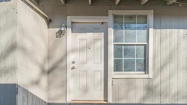 936 W Thompson Pl in San Antonio, TX - Building Photo - Building Photo