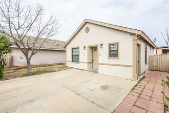 407 Minutemen Dr in Laredo, TX - Building Photo - Building Photo