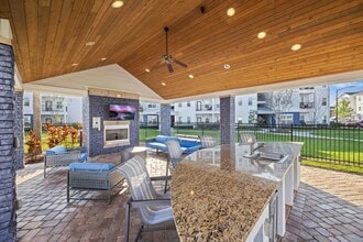 Skye at Hunter's Creek in Kissimmee, FL - Foto de edificio - Building Photo
