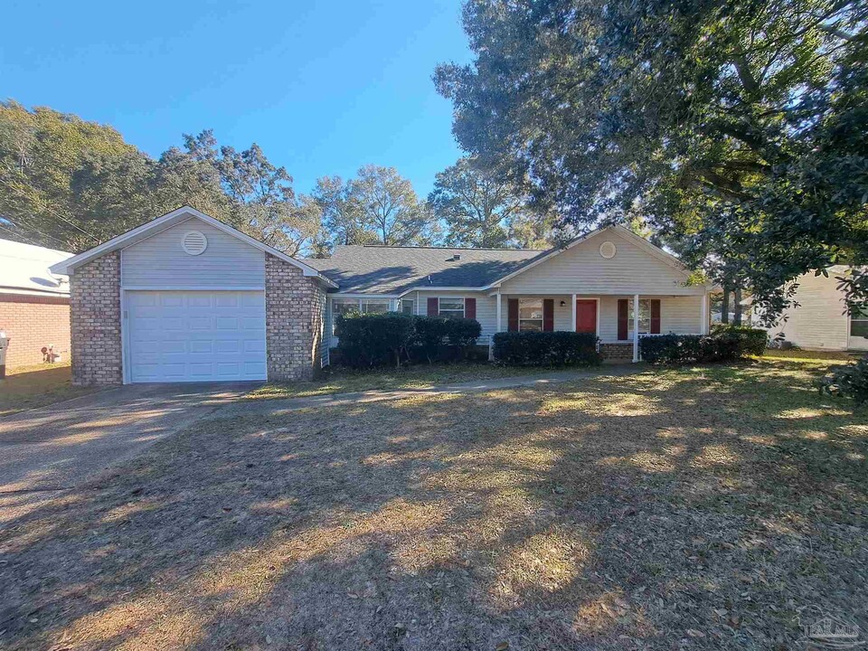 2349 Windstone Dr in Pensacola, FL - Building Photo