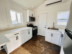 61986 Desert Air Rd in Joshua Tree, CA - Foto de edificio - Building Photo